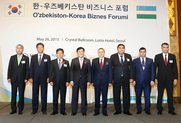 MOTIE Minister Yoon Sang-jick attended a business forum to strengthen cooperation between South Korea and Uzbekistan in Seoul yesterday, ahead of Uzbek President Islam Karimov's state visit to Seoul on May 28.   About 200 quests from both countries attended the forum, including Uzbek Deputy Prime Minister Rustam Azimov and Minister of Foreign Economic Affairs, Investments and Trade Elyor Majidovich Ganiyev.