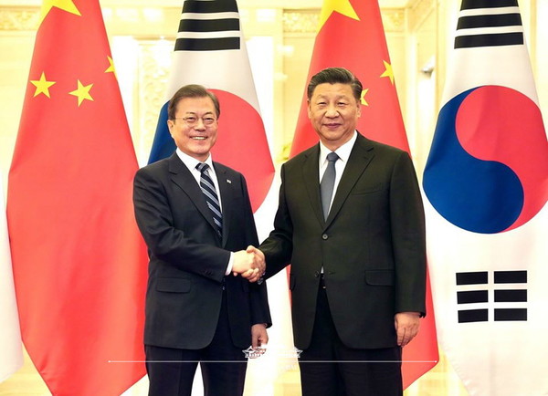 President Moon Jae-in (Left) shakes hands with President Xi Jinping of China in their summit in Beijing on Dec. 23, 2019