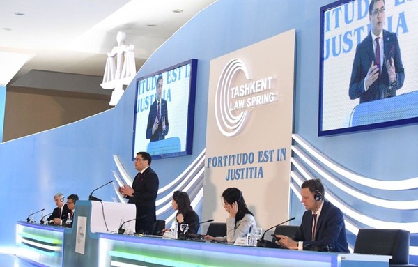 Ruslanbek Davletov, Minister of Justice of the Republic of Uzbekistan, delivering a speech at the First International Law Forum “Tashkent Law Spring” that took place on April 25, 2019.