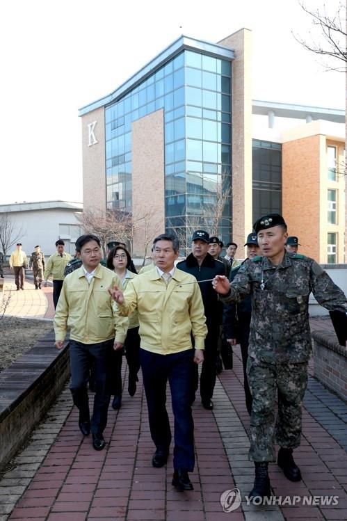 Defense Minister Jeong Kyeong-doo (C) looks over the Korea Defense Language Institute in Icheon, 80 kilometers southeast of Seoul, on Feb. 20, 2020, which will house the third group of South Korean residents and their Chinese family members who will be airlifted to South Korea, in this photo provided by his office.