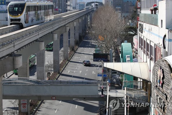 Streets in downtown Daegu, located around 300 kilometers southeast of Seoul, are nearly empty on Feb. 23, 2020, as residents avoided going outside amid the spread of the new coronavirus in the city.