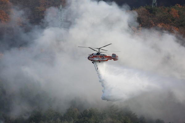 A helicopter of KFS(Korea Forest Service).