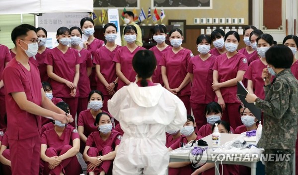 Graduates from the Korea Armed Forces Nursing Academy receive education on the new coronavirus at the institution in the central city of Daejeon on March 2, 2020. Seventy-five new officers from the school are set to be sent to Daegu on March 3.