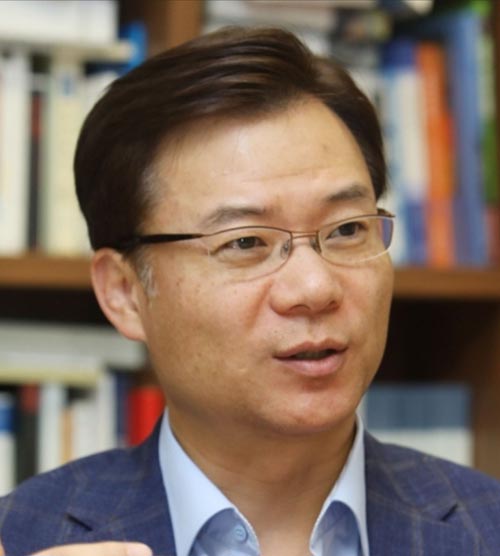 Professor Ihn-hwi Park.