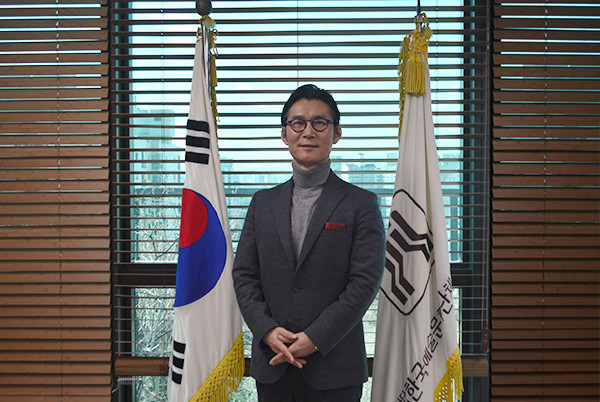 Chairman Lee Bum-hun of the Federation of Artistic and Cultural Organizations of Korea.