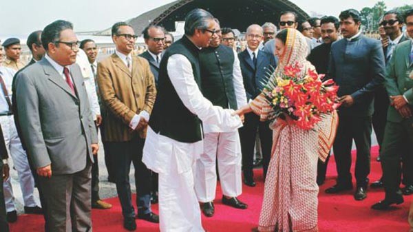 Prime Minister Bangabandhu Sheikh Mujibur Rahman welcoming the Indian Prime Minister Indira Gandhi at Dhaka Airport (Old Airport, Tejgaon) (March 17, 1972).