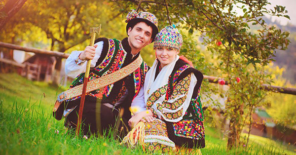 Ukraine national costume, Gutsuly, worn by a Ukrainian couple