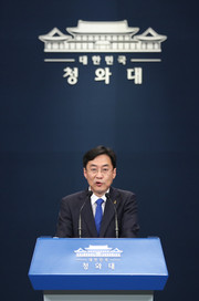 Presidential Spokesperson Kang Min-seok announces President Moon’s official position on the results of the Apr. 15 National Assembly elections.