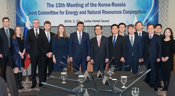 15th Korea-Russia Resource Cooperation Committee : Park Won-joo, head of the Energy and Resources Office at the Ministry of Trade, Industry and Energy, attended the 15th session of the Korea-Russia Cooperation Committee at 13:30 Wednesday 2. 21. 2018 at Lotte Hotel in Sogong-dong, Seoul, to discuss "cooperation measures on gas, power and energy technology (R&D)" and other officials from the two countries, including Anton Inyutsyn, Russia's vice minister (senior representative).