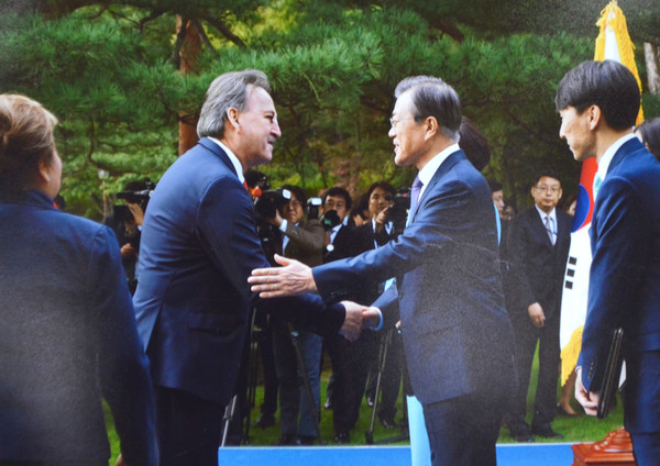 President Moon Jae-in (right) shakes hands with Ambassador Silvero of Parguay 