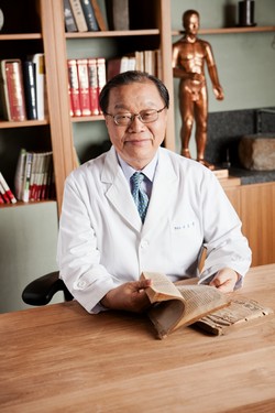 Director Seo Hyo-seok of Pyunkang Oriental Clinic.