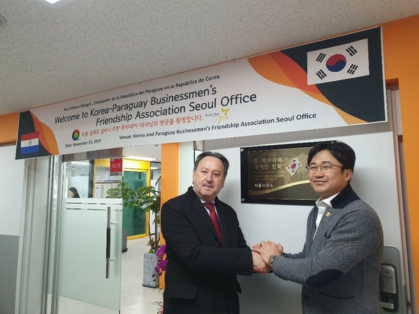 Opend in Nov. 2019 Korean-Paraguay Businessmen's Friendship Association Seoul Office M.view Global were elected as a President. Posing with Ambassador Raul Silbero of Paraguay.