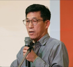 Professor Chin Jung-kwon. He continues to gain popularity among the Korean people these days, especially in the independent and opposition camps, for his independent and unbiased comments and criticisms against the ‘big wigs’ whom he considers ‘not right.’
