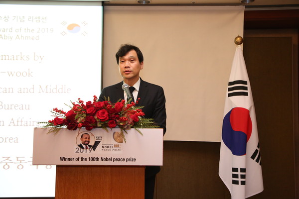 Ambassador Director General Hong Jin-wook of the Middle Eastern Affairs of the Foreign Ministry makes a congratulatory speech.