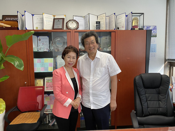 Chairman & CEO Youngkwon Kang of Edison Motors poses for the camera shortly before an exclusive interview with Editor Ms. Joy Cho of 'The Korea Post' media at the former’s office in Seoul.