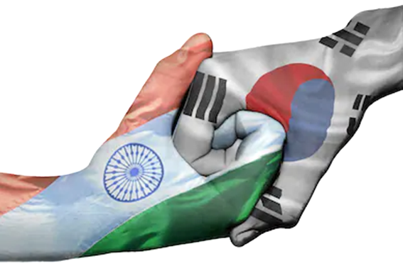 Hand of Korea (right) and that of India (left) are in firm grips. Cooperation between Korea and India continue to grow rapidly in the economic and various other spheres, especially after the arrival of Ambassador Ranganathan of India in Seoul (Source: shutterstock.com)