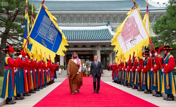 President Moon and Crown Prince Salman of Saudi Arabia (right and left) review the traditional Korean military honor guards at the Presidential Mansion of Cheong Wa Dae in Seoul.