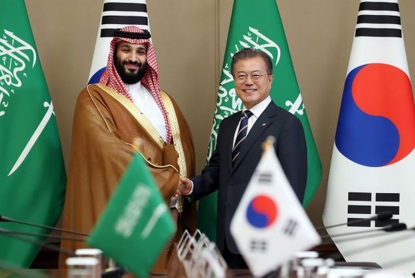 President Moon (right) shakes hands with Crown Prince Salman of Saudi Arabia at their meeting Seoul on June 27, 2019, The two leaders signed MOUs worth over $8 billion.