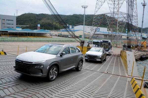 'Nexo' and 'Elec-city FCEV' are being shipped for exports to Saudi Arabia at the port of Ulsan on Sept. 27th/ Courtesy of Hyundai Motor