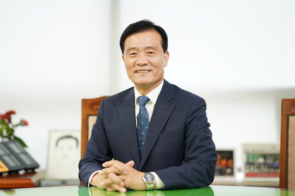 Mayor Lee Seung-ro of the Seongbuk-gu District in Seoul