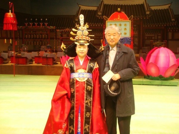 Lady Novelist Han Malsook (in traditional Korean royal costume) and her late husband (noted Korean Gayageum Specialist Hwang Byung-ki)
