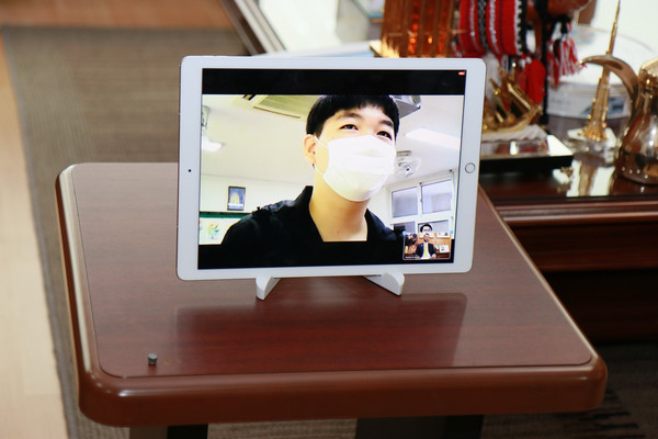 Abdullah Saif Al Nuaimi, a student talking in a video conference in the UAE.
