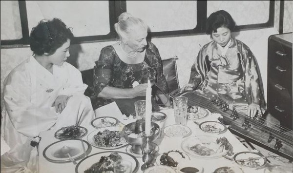Novelist Han (right) with the famed American Novelist Pearl S. Buck (writer f the Good Earth and many other famous works).