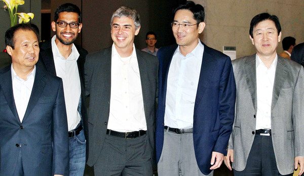 Samsung Electronics Vice Chairman Lee Jae-yong meets with Google CEO Larry Page (third from left) at Samsung Electronics’ headquarters in Seocho-dong, Seoul.