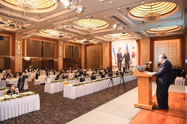 Ambassador Fen, behind the rostrum at right, speaks to the guests. The guess are seated with a two-meter distance front one another to make sure they are protected free from the on-going COVID-19 pandemic. Uzebekistan is considered the first country in Korea to host the National Day/Bilateral Diplomatic Relations Day celebration function amidst the pandemic period.