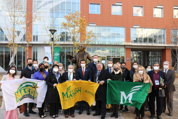 Ambassador Alnuaimi of the UAE (sixth from left, front row) poses with other ambassadors and leaders of George Mason University in Incheon. Ambassador Doul Jesus Enrique Matute Meja of Peru is seen on the right of Ambassador Alnuaimi.