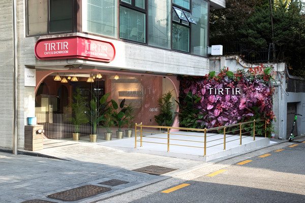 TIRTIR Cafe & Showroom in Seoul