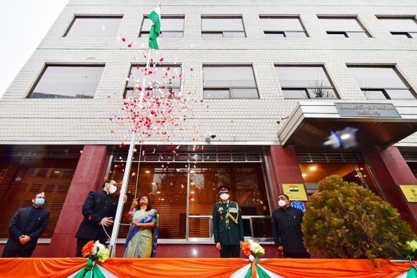 Ambassador Sripriya Ranganathan of India (third from left) raises the National Flag of India at the beginning of the Republic Day of India celebration ceremony in front of the Embassy of India in Seoul on Jan. 26, 2021.