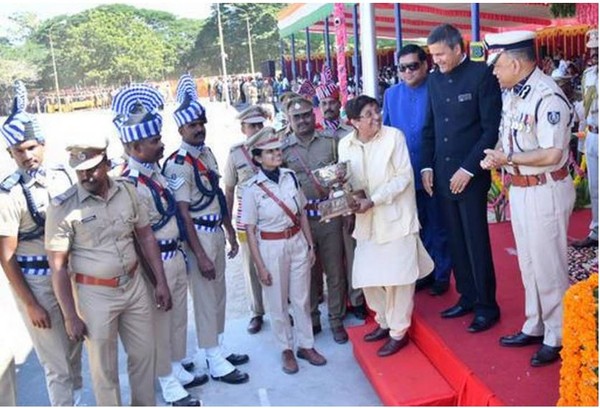 Lieutenant Governor Kiran Bedi gives an award to the India Reserve Battalion for the best passing out parade during the republic day celebrations.   -  The Hindu