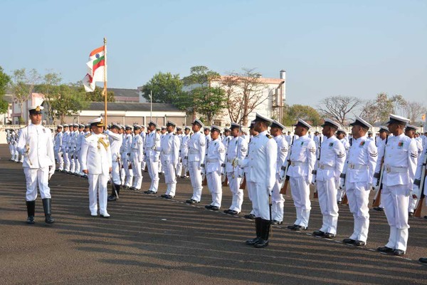 Vice Admiral Satish Soni, Flag Officer Commanding-in-Chief Southern Naval Command inspecting the Parade
