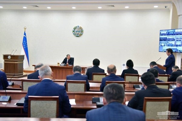 The President of Uzbekistan listens to the Minister of Public Education Sherzod Shermatov at the spiritual meeting, Tashkent, 19 January 2021.