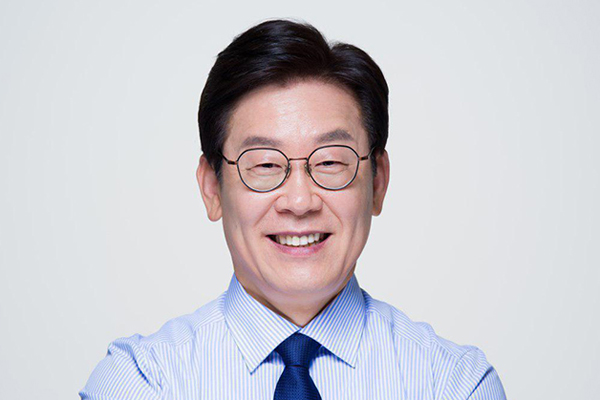 Front-runner Governor Lee Jae-myung of the Gyeonggi Province