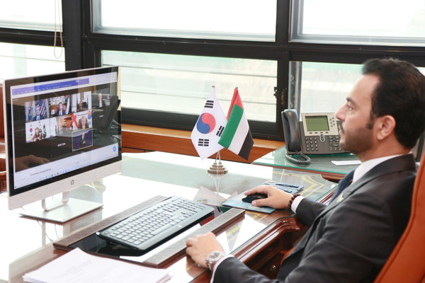 압둘라 사이프 알누아이미 주한 UAE 대사가 2월 16일 KAIST 개교 50주년을 맞이하여 열린 국제 심포지엄에 온라인으로 참가하고 있다./주한 UAE 대사관 제공
