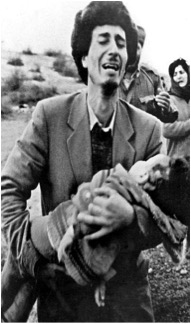 ​Azerbaijani father holding his child killed by Armenian troops in Khojaly​
