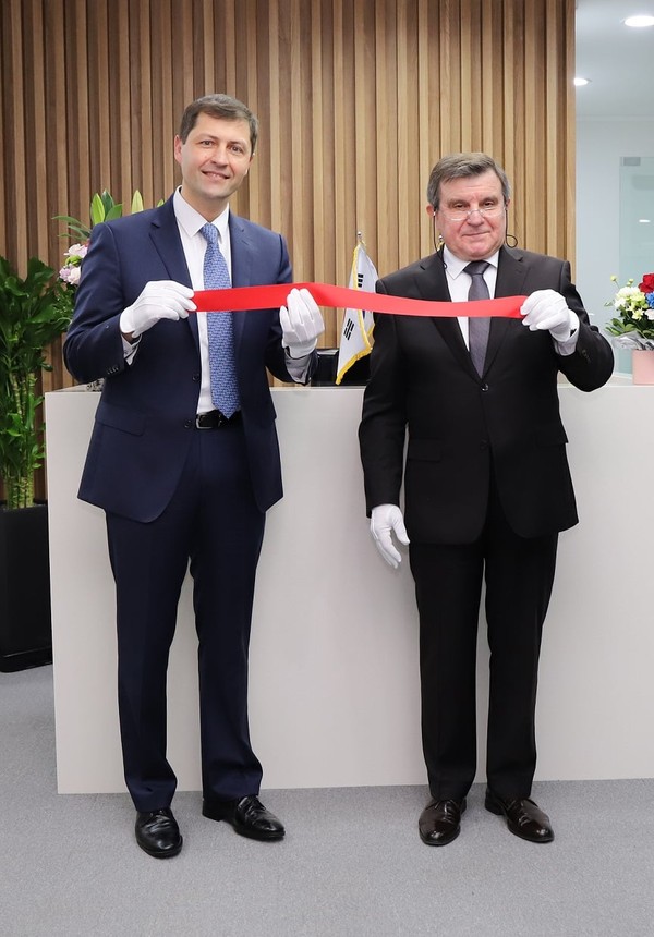 ​Ambassador Extraordinary and Plenipotentiary of the Russian Federation to the Republic of Korea H.E. Andrei Kulik and Trade Representative of Russian Federation in the Republic of Korea Alexander Masaltsev at the opening ceremony of the new Trade Representation office​