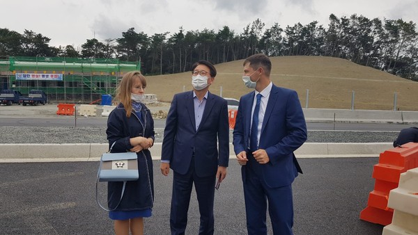​Trade Representative of Russian Federation in the Republic of Korea Alexander Masaltsev on-site of road construction with use of Grickol anti-ice filler for asphalt-concrete​