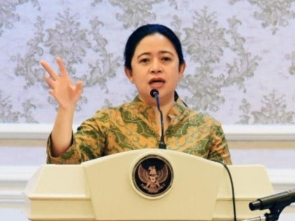Puhan Maharani, DPR chairwoman of Indonesia, speaks at the Indonesian National Assembly.