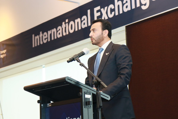 일 압둘라 사이프 알누아이미 주한 UAE 대사가 대통령직속 국가균형발전위원회가 Grand Hyatt Hotel 에서 주최한 균형발전 국제거버넌스 구축의 밤 행사에서 축사를 하고 있다.