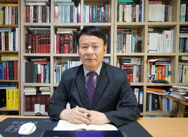 Author Professor Rhee IKHyeon