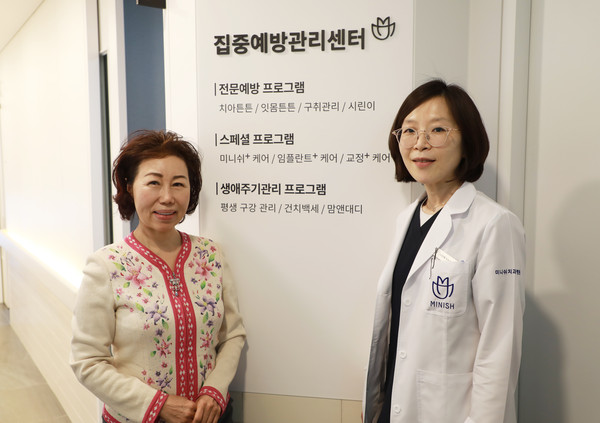 Emphasizes Director Na Sun-hye(right) and Vice Chairperson Cho Kyung-hee(left)