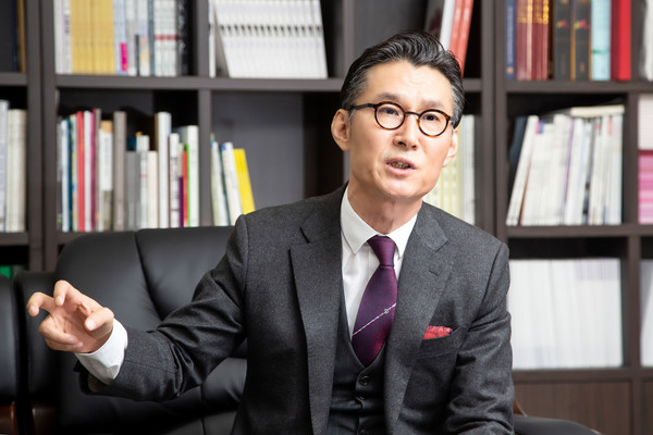 Lee Bum-heon, chairman of the Federation of Artistic & Cultural Organizations of Korea (FACO), speaks at an interview with The Korea Post media.