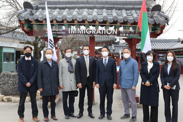 On March 12, 2021, Ambassador Abdulla Saif Al Nuaimi(Fourth from left) of the United Arab Emirates in Seoul visit the Nami Island