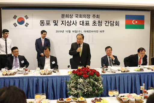 Speaker Moon Hee-sang (center, standing) of the National Assembly speaks at a breakfast meeting with Koreans residing in Azerbaijan on Oct. 17, 2019.