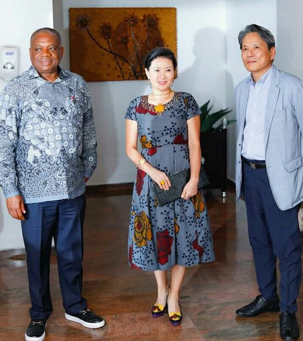 Ambassador and Mrs. Kim Young-chae of Korea in Nigeria (right and center) pose with Senate Floor Leader Orji Uzo Kalu of Nigeria