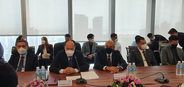 Counsellor Arziev Fazliddin of the Embassy of Uzbekistan in Seoul (second from left) speaks to the meeting.