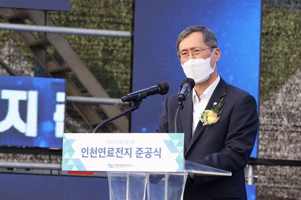인천연료전지 발전소 준공식 행사장에서 축사중인 정재훈 한수원 사장